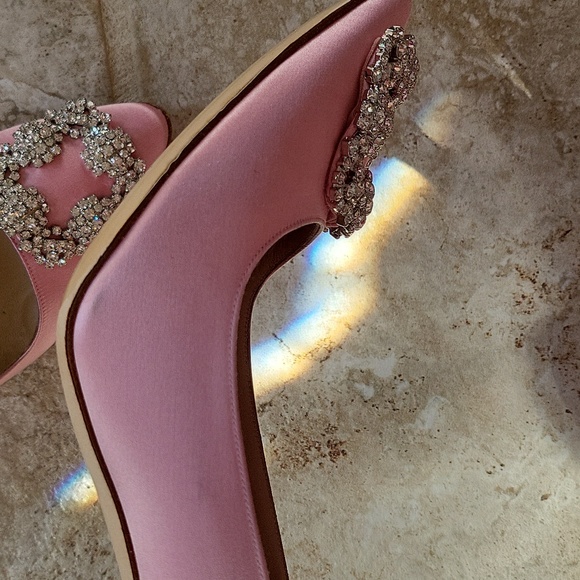 Manolo blahnik hanging pink satin pumps - Picture 14 of 17